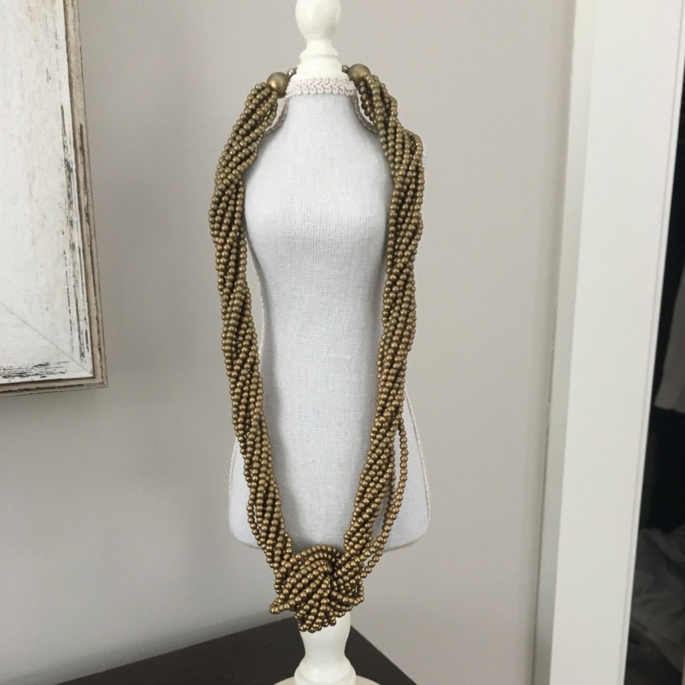 Beautiful gold knot necklace